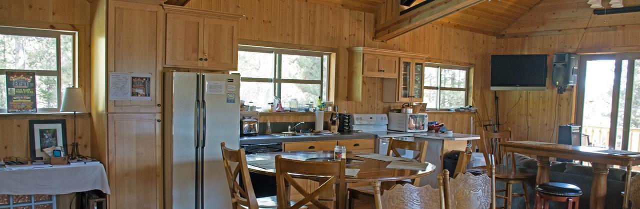 DiamondStone Guest Lodges La Pine Exterior foto