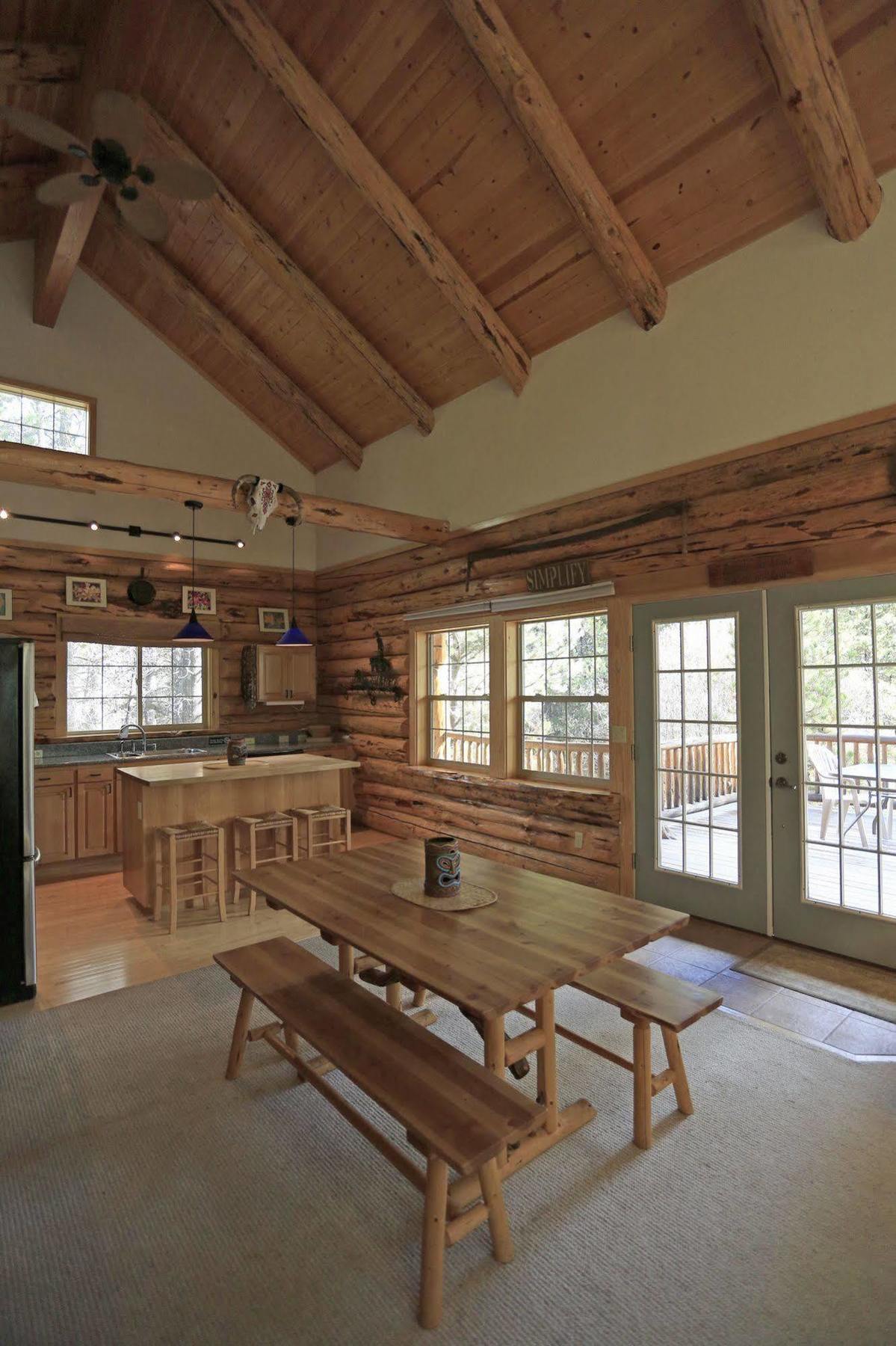 DiamondStone Guest Lodges La Pine Exterior foto