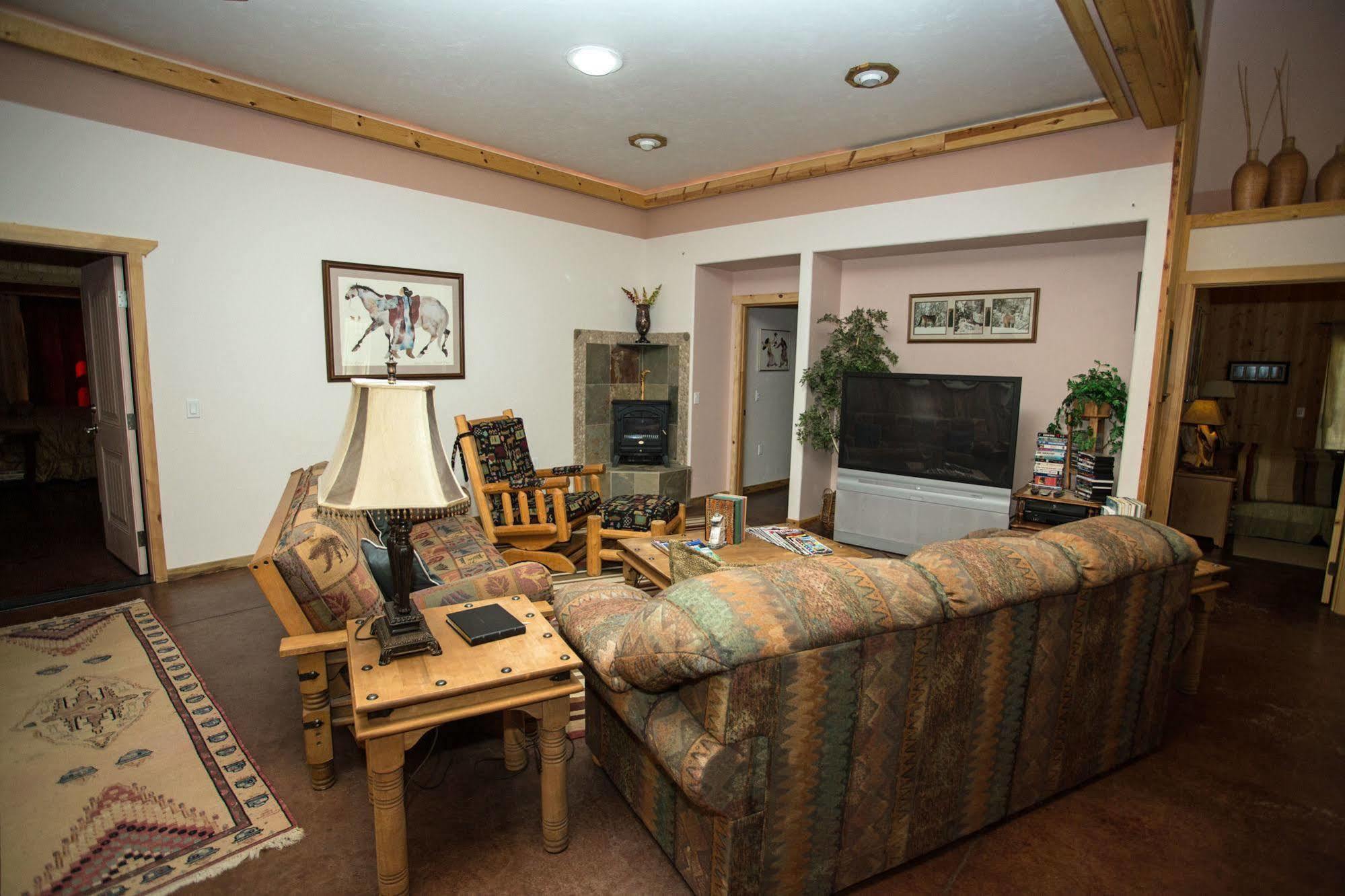 DiamondStone Guest Lodges La Pine Exterior foto