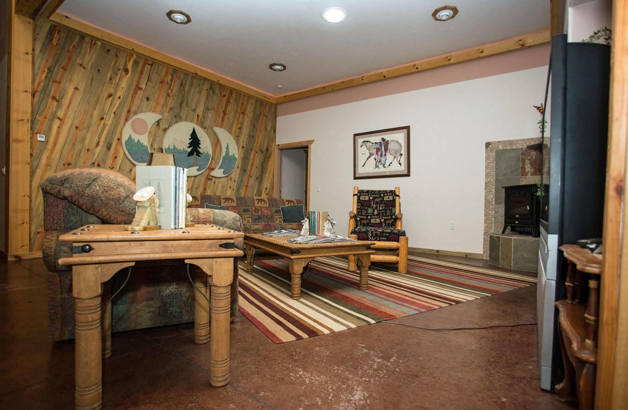 DiamondStone Guest Lodges La Pine Exterior foto