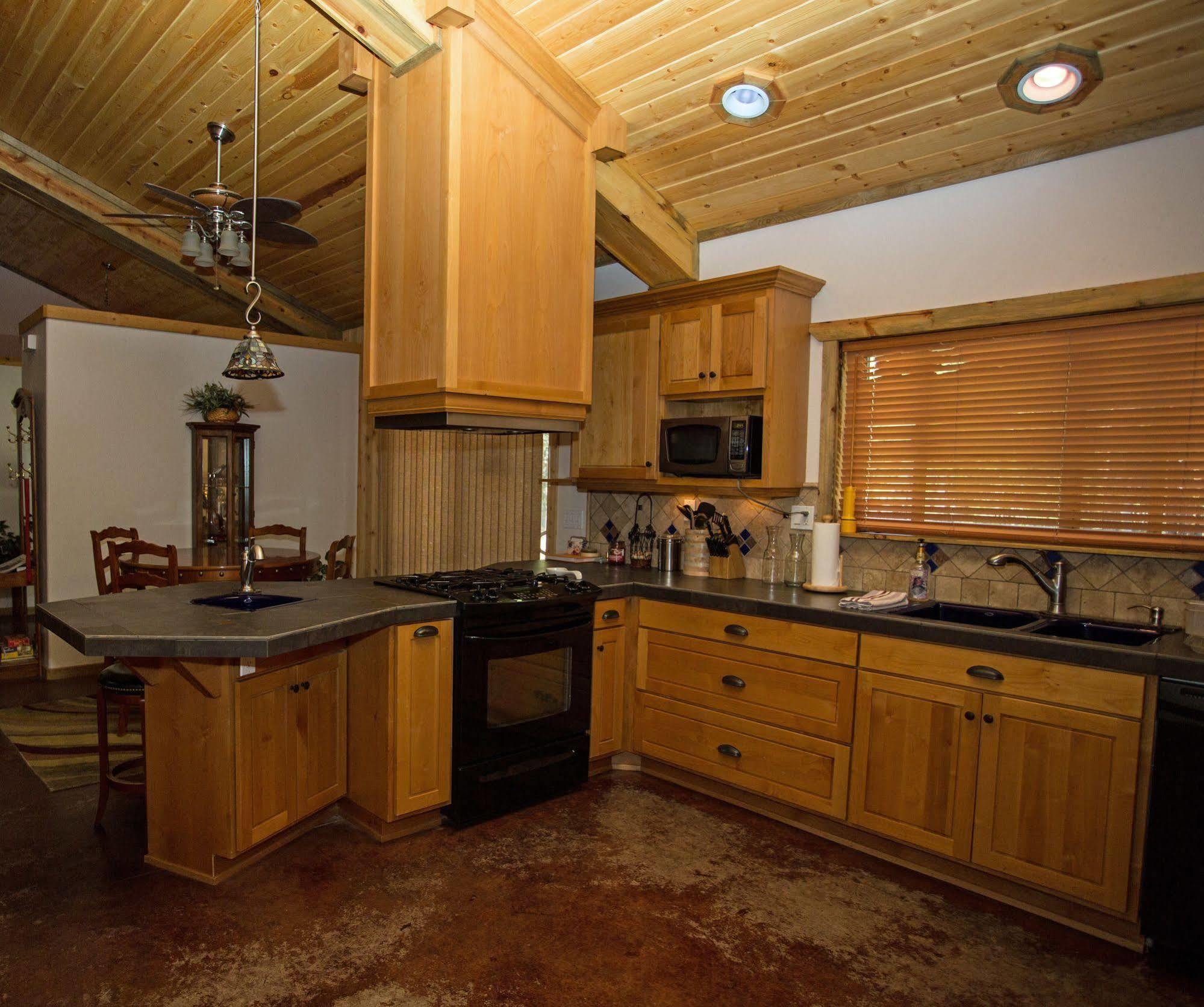 DiamondStone Guest Lodges La Pine Exterior foto