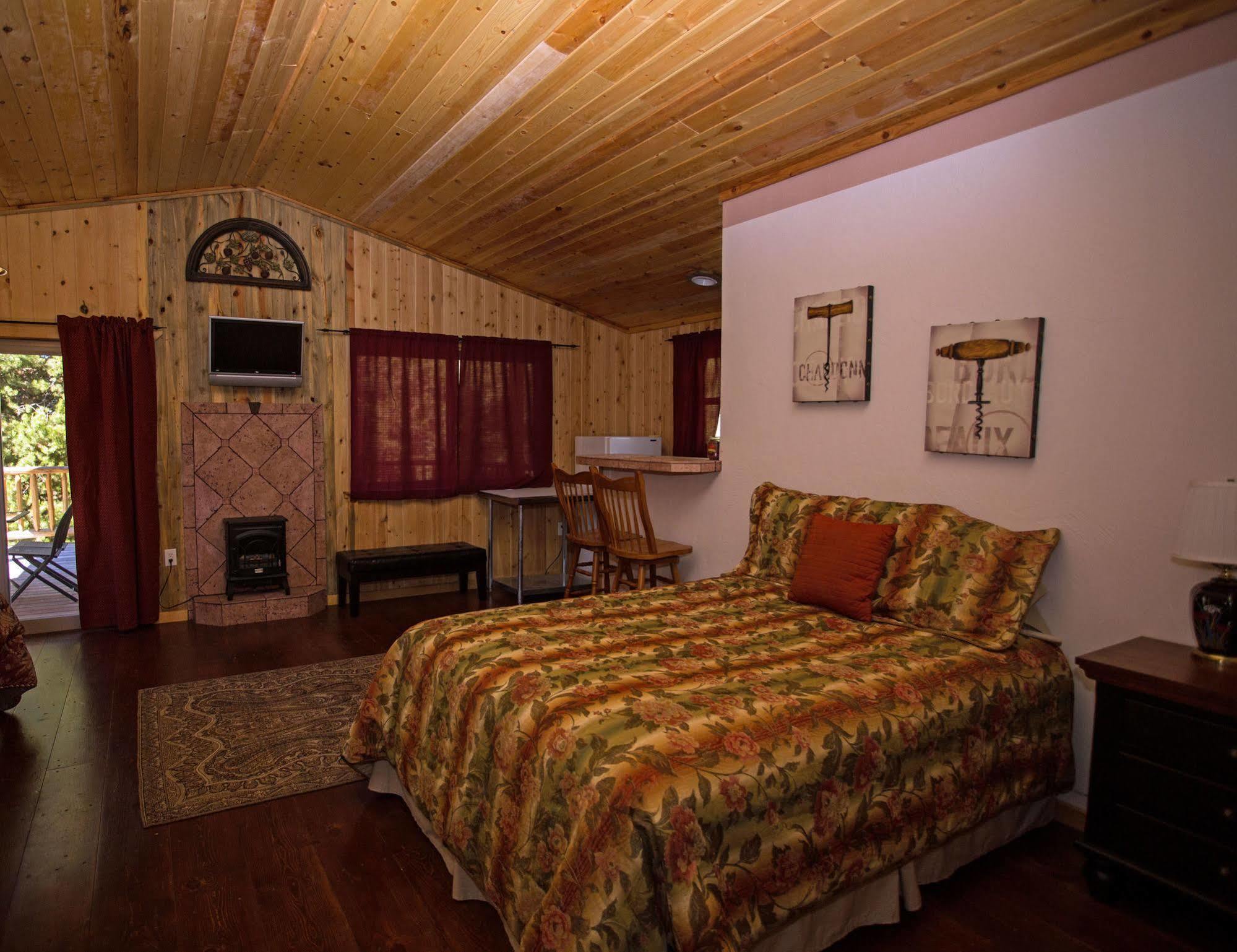 DiamondStone Guest Lodges La Pine Exterior foto