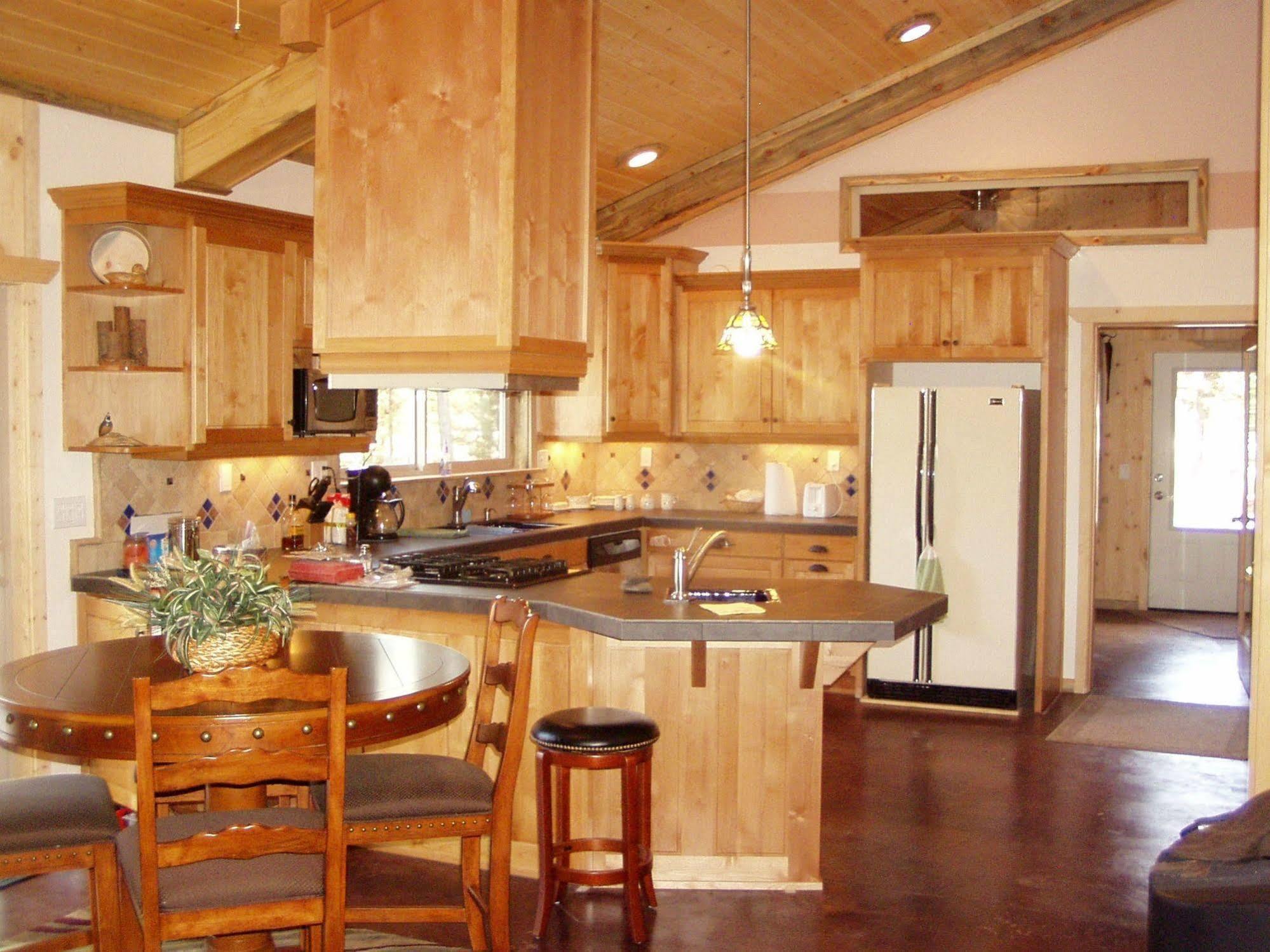 DiamondStone Guest Lodges La Pine Exterior foto