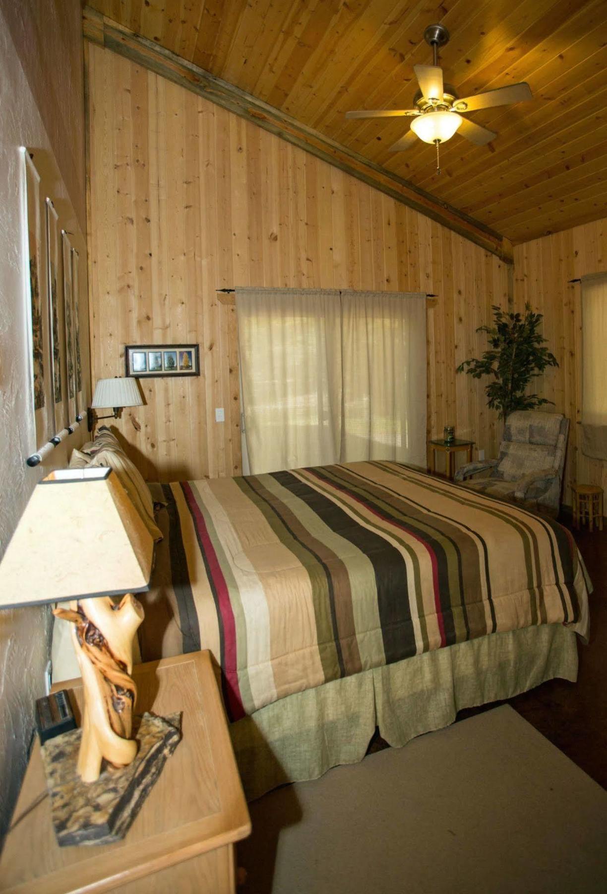 DiamondStone Guest Lodges La Pine Exterior foto